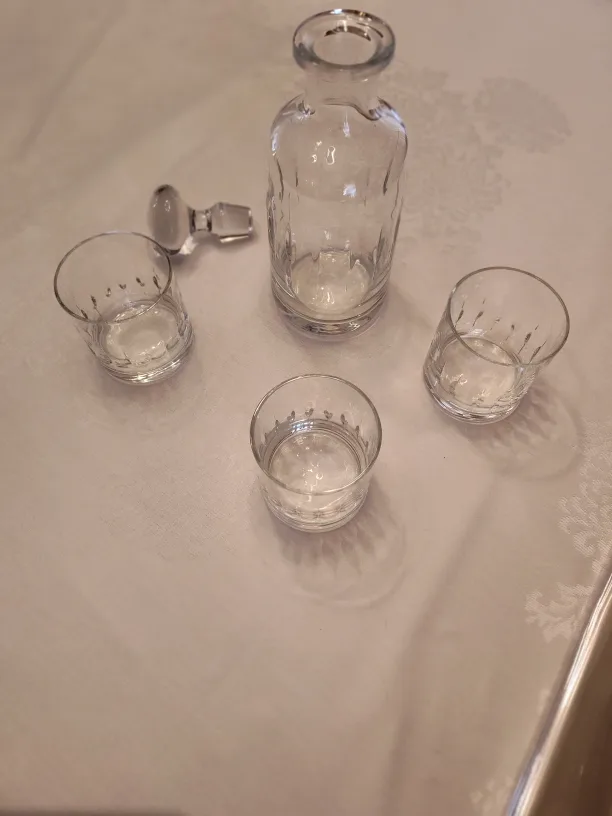 Crystal Decanter Set with Three Glasses image indicator(4)