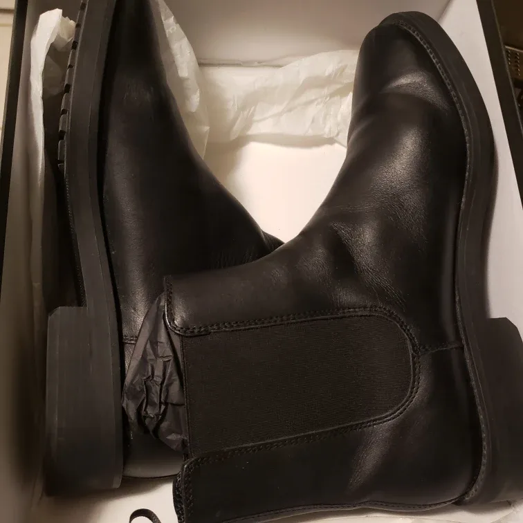 Massimo Dutti Chelsea Boots women Size 9 image indicator(4)