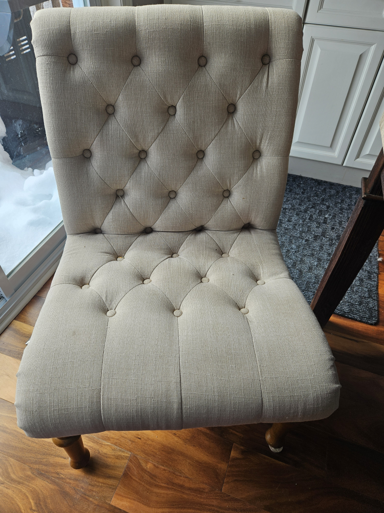 🧡 Beige Upholstered Dining Chair