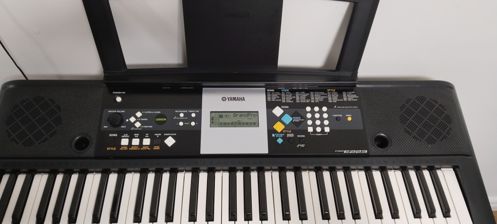 Yamaha PSR-E223 Portable Keyboard