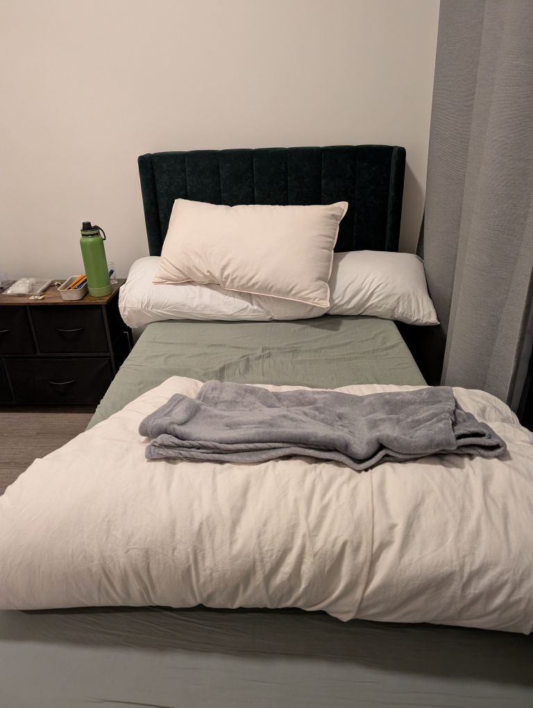 Yuhuhashi Dark Green Velvet Queen Twin Bed Frame - photo 2