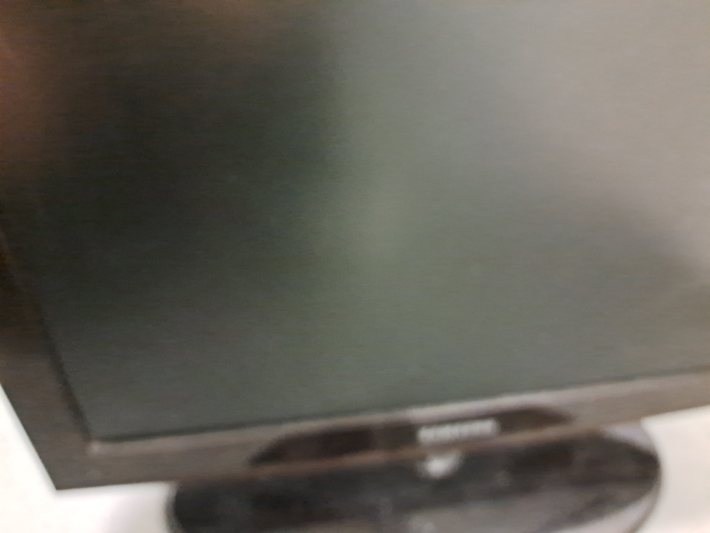 Samsung LCD TV - photo 2
