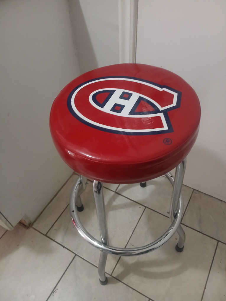 bar stool