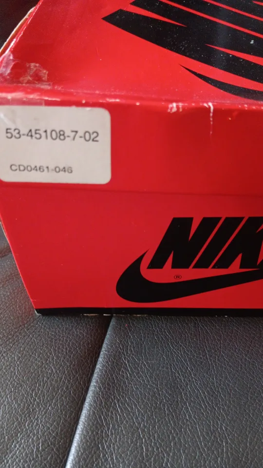 Women's Air Jordan 1 High OG Sneakers Size 8 image indicator(5)