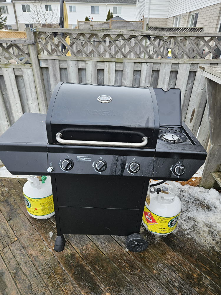 Nexgrill 3-Burner Propane Gas BBQ Grill