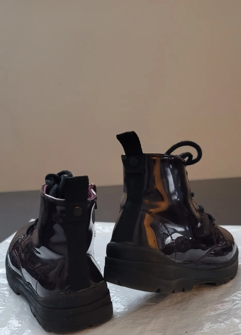 Zara Kids Patent Leather Boots Size 26 image indicator(5)