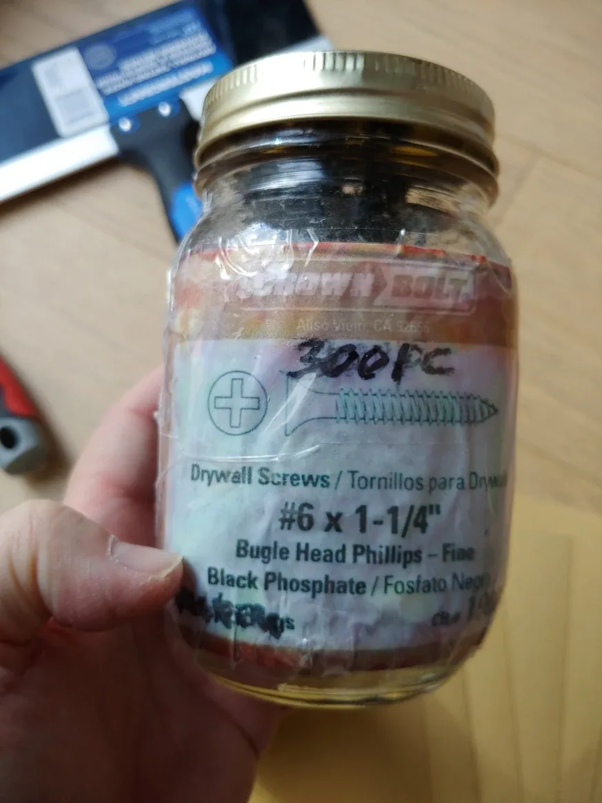 Drywall Repair Kit: Taping Knifes, Mesh, Screws, and Sandpaper image indicator(4)