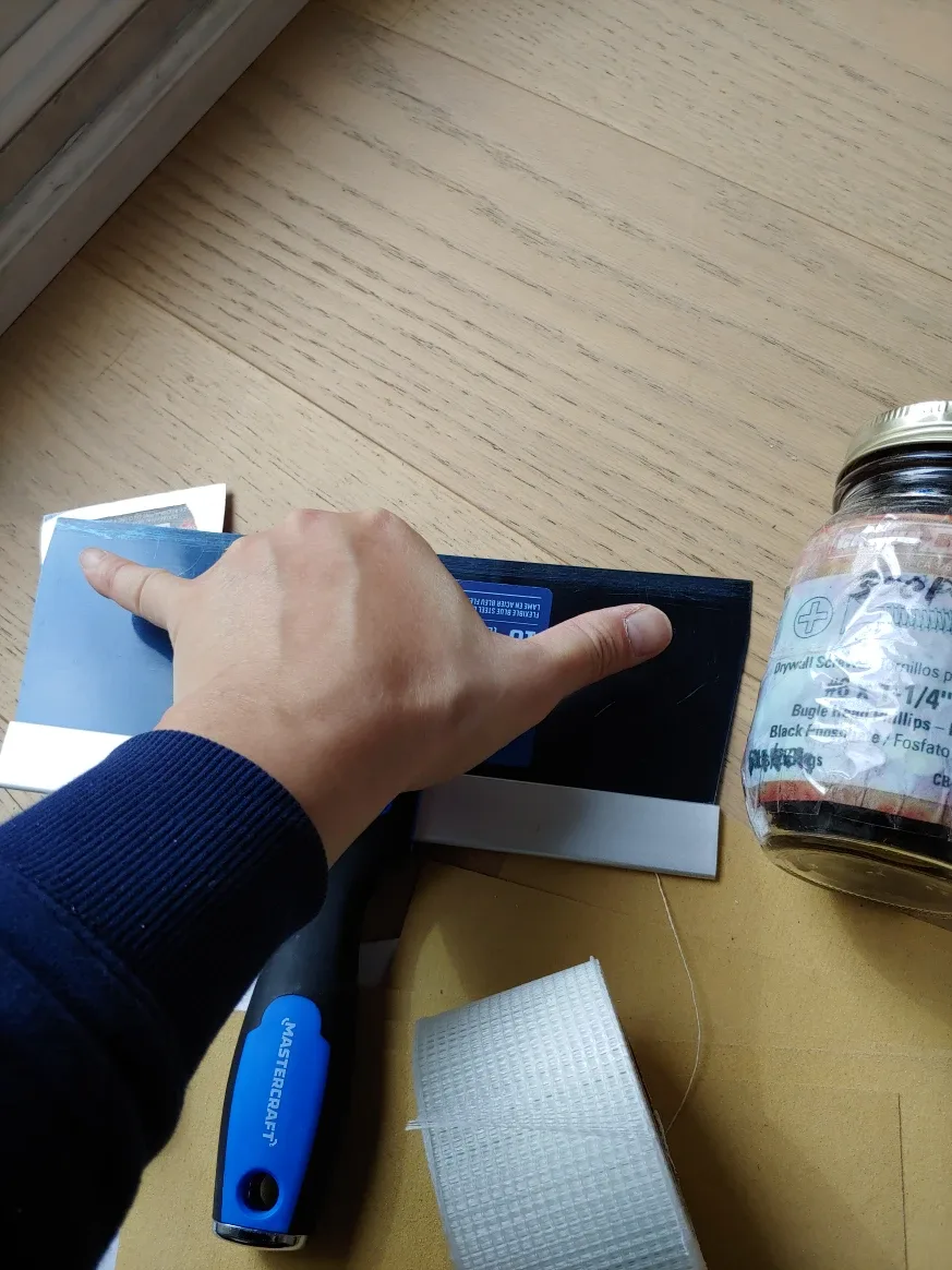 Drywall Repair Kit: Taping Knifes, Mesh, Screws, and Sandpaper image indicator(7)