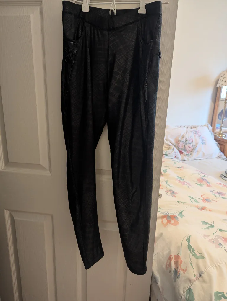 Women's Black Leggings with Pockets image indicator(2)