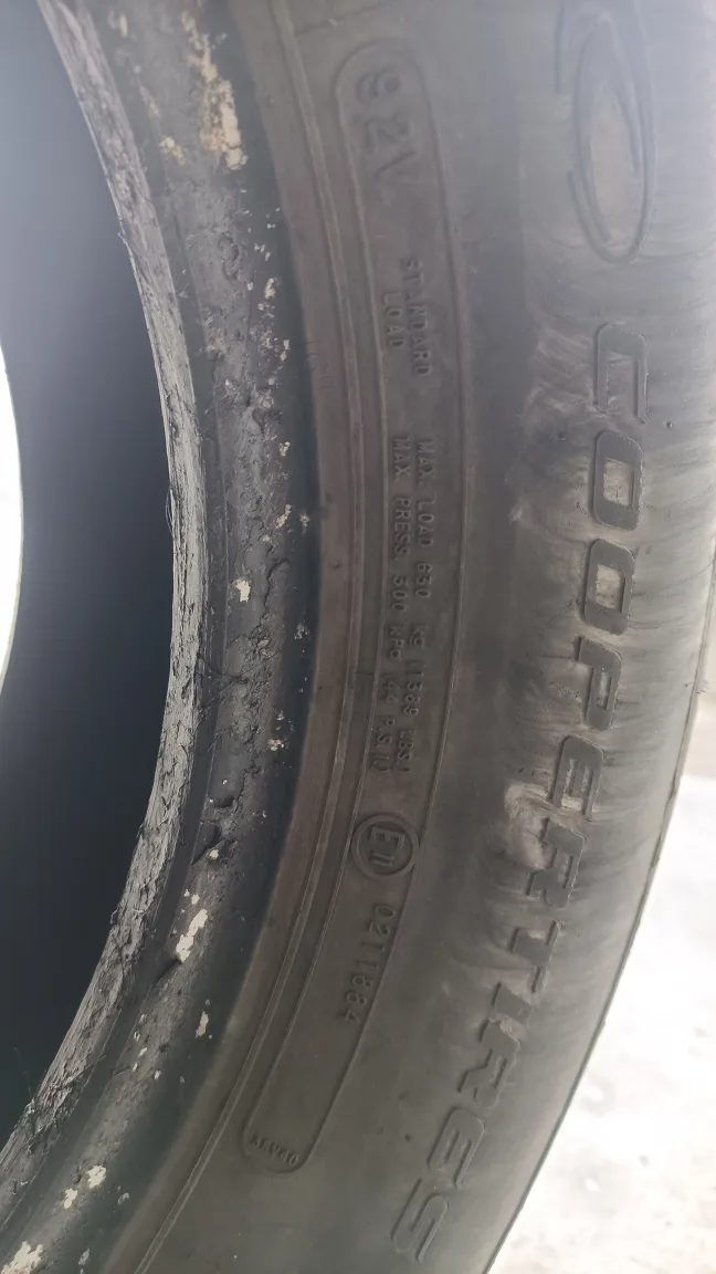 🥕 Used Cooper CS5 Grand Touring All-Season Tires - Set of 4 image indicator(4)