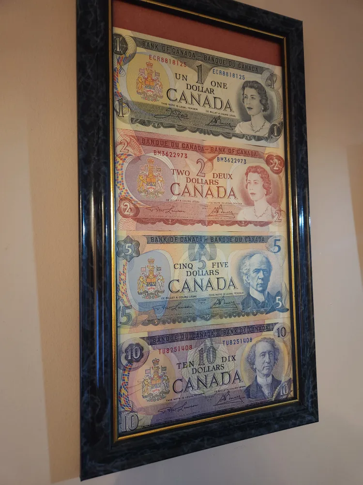 Framed Vintage Canadian Bank Notes image indicator(2)