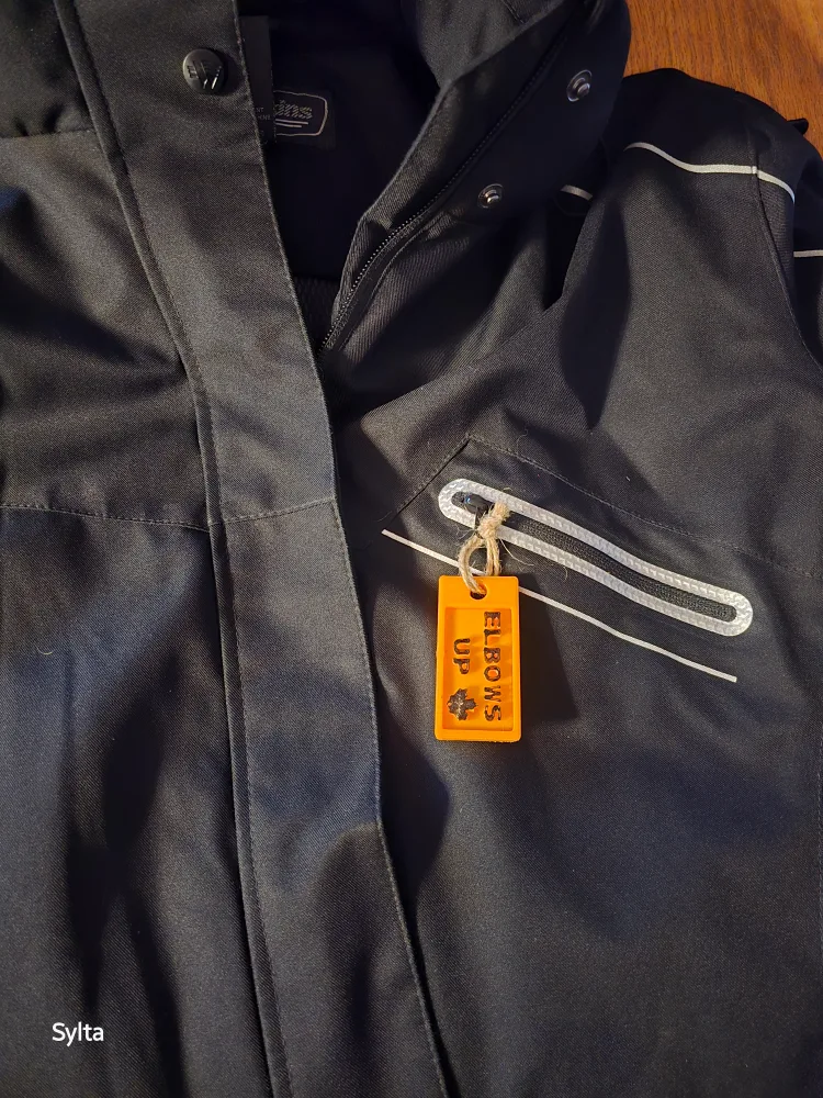 Elbows Up Keychain - 3D Printed in Kingston image indicator(2)