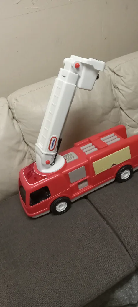 Little Tikes Fire Truck with Ladder image indicator(3)