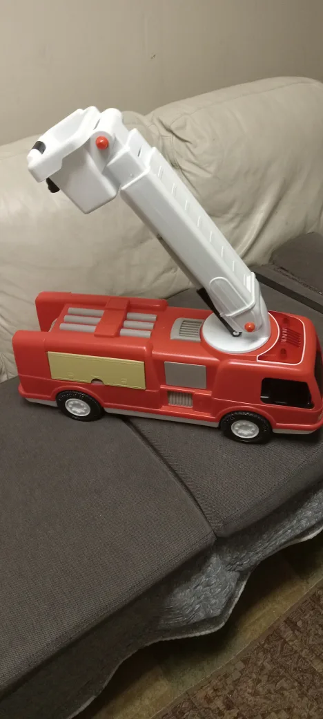 Little Tikes Fire Truck with Ladder image indicator(5)