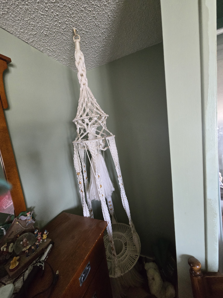 Macrame plant holder - photo 2