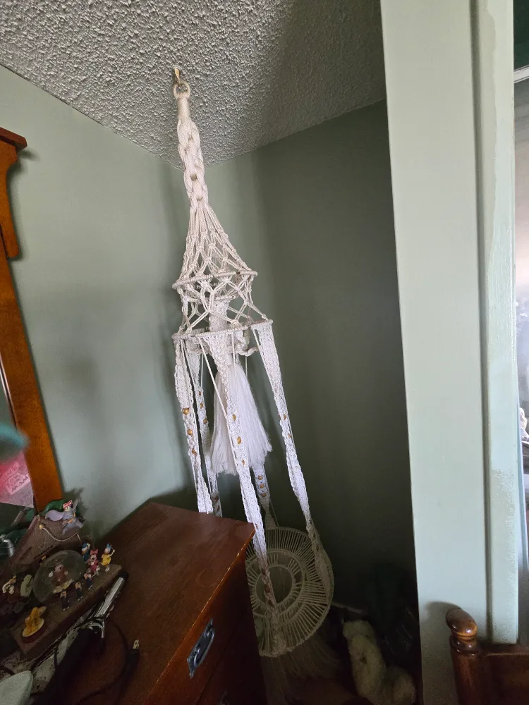 Macrame plant holder image indicator(2)