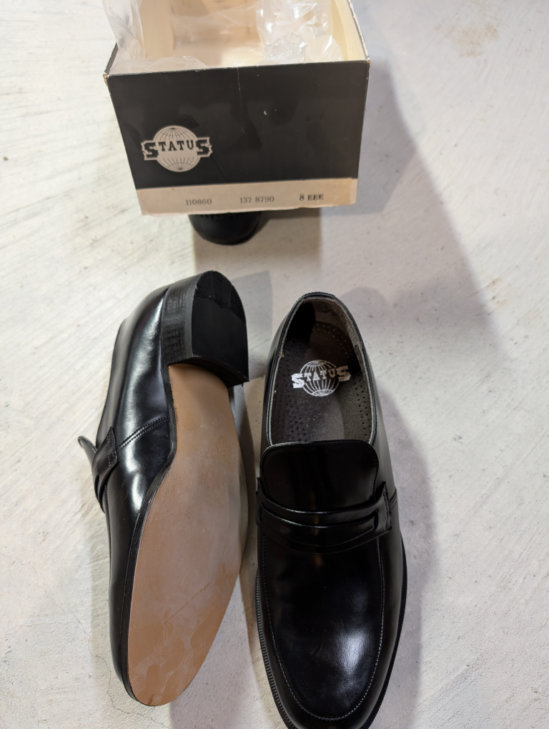 Men's Black Leather Status Loafers, Size 8 EEE - photo 3