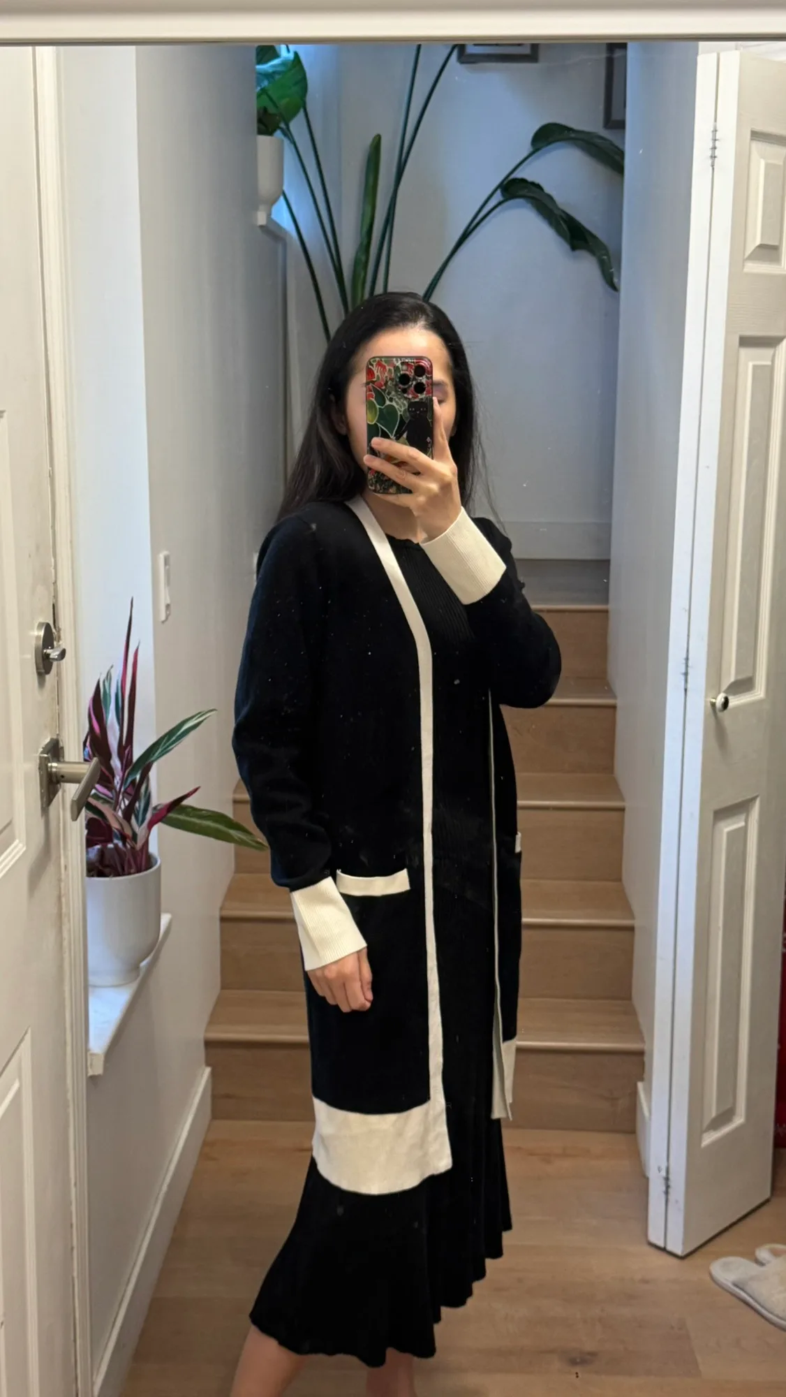 New! Express black/white knitted cardigan image indicator(2)