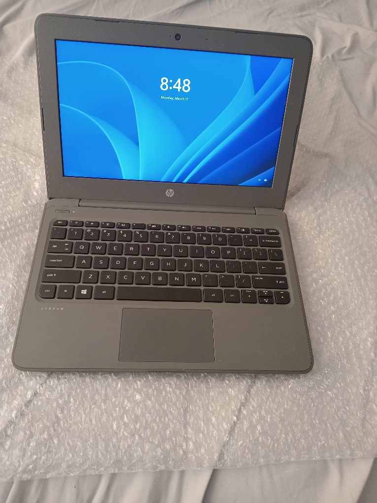 hp laptop Windows 11 office word excel HDMI