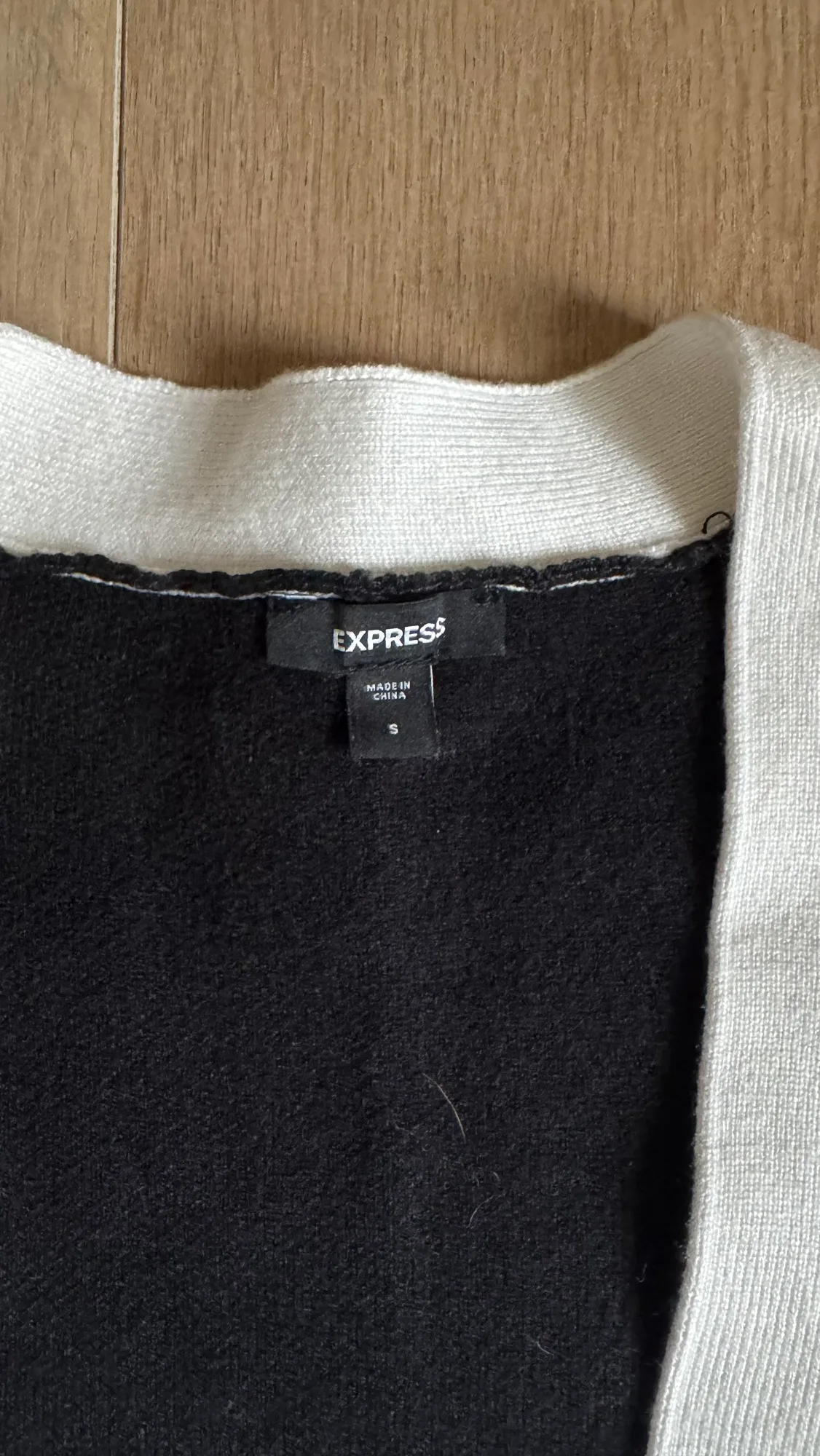 New! Express black/white knitted cardigan image indicator(4)