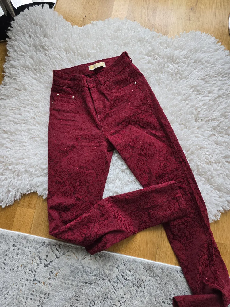 Burgundy pants image indicator(3)