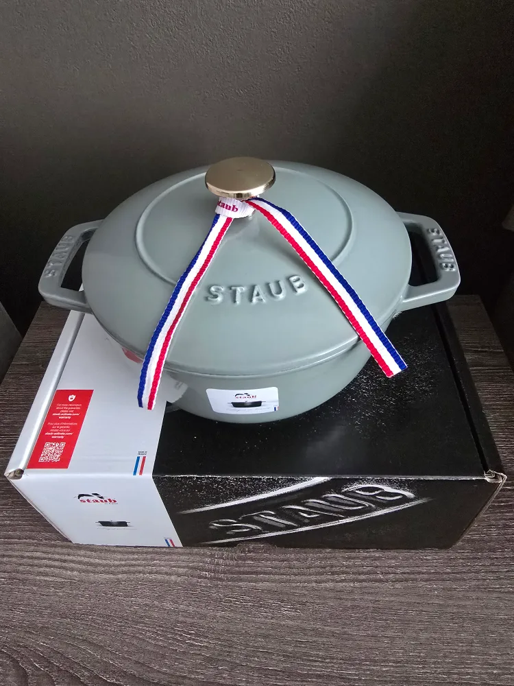 Staub Cocotte 18cm Round French Oven - Eucalyptus 1.6 liters image indicator(5)