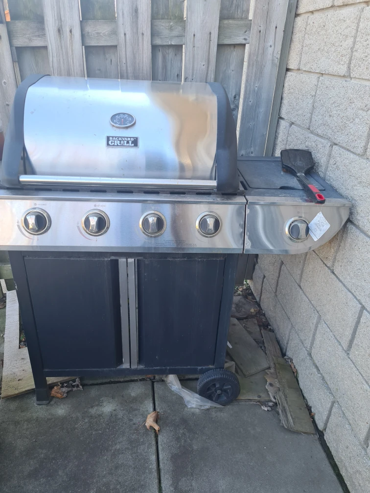 Backyard Grill 4-Burner Propane BBQ - photo 2