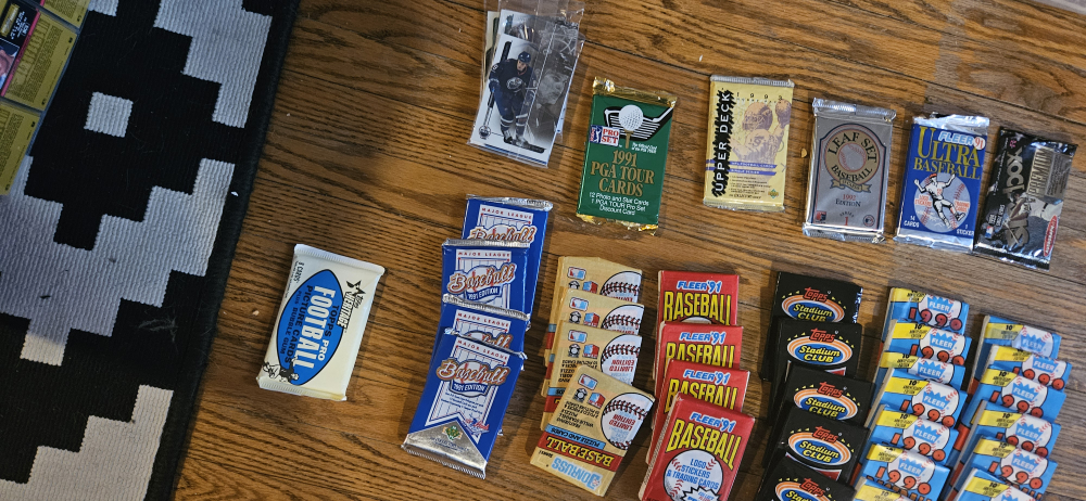 Bulk Lot of Vintage Baseball Cards & Packs - photo 3