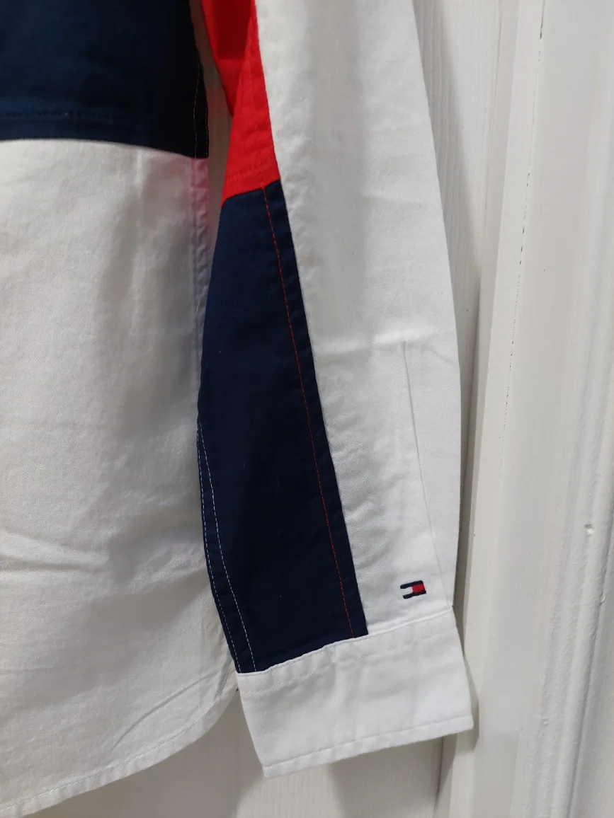 NEW- Tommy Hilfiger Boys' Colour-Block Oxford Shirt  NWT image indicator(4)