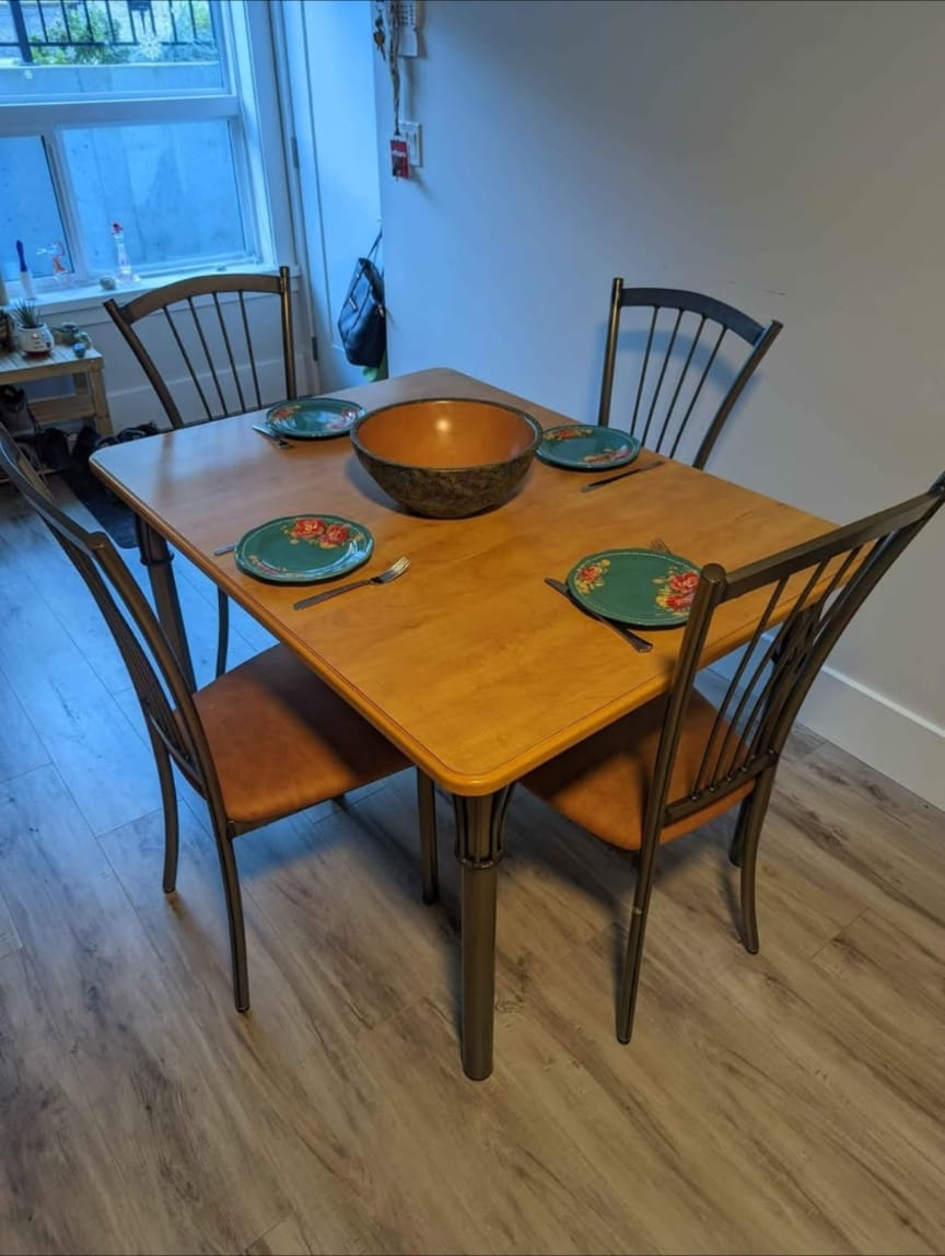 4-Piece Dining Set - Table and Chairs