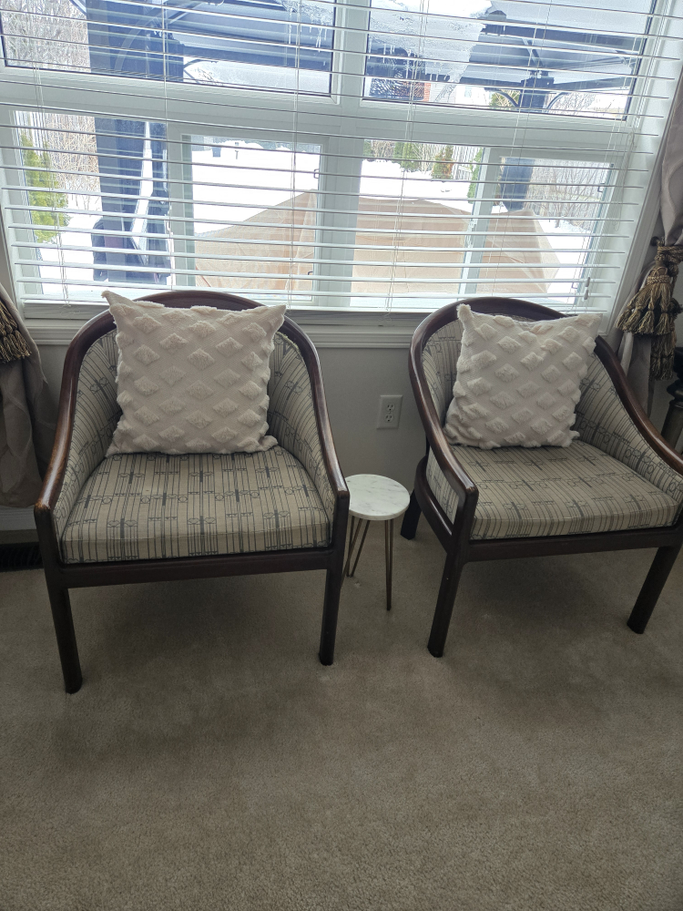 2 LIVING ROOM ACCENT CHAIRS