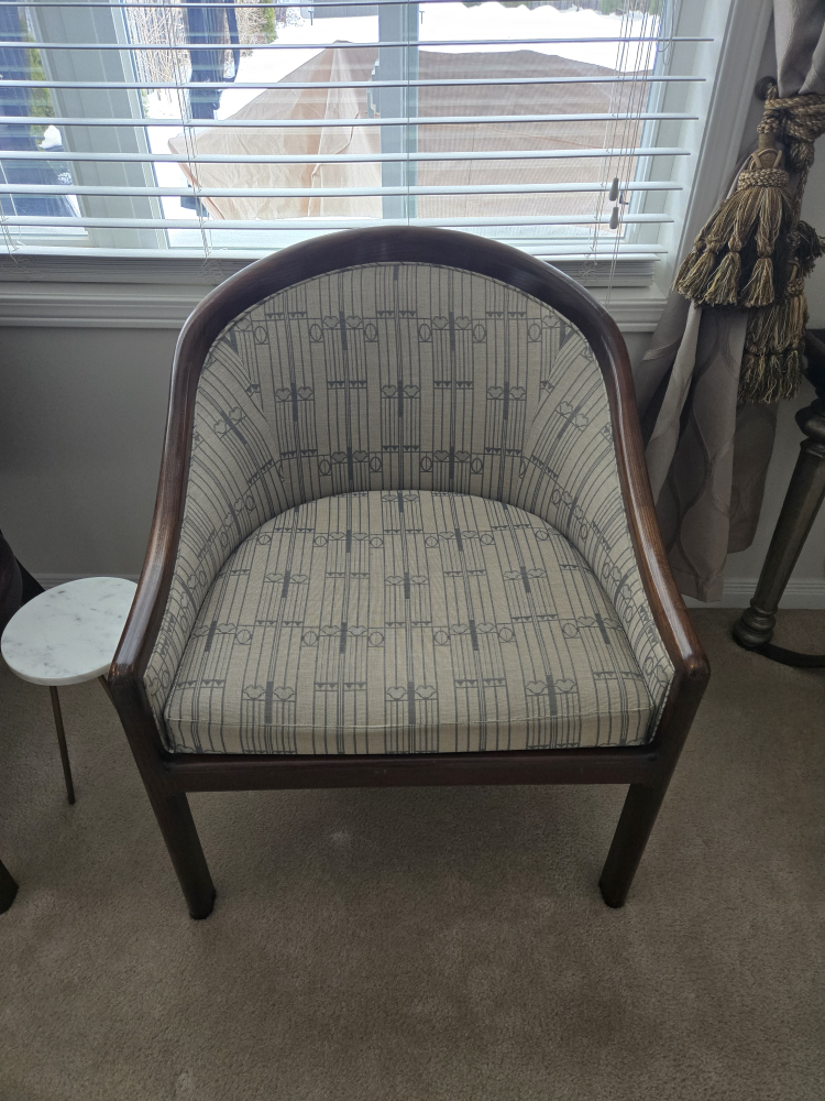 2 LIVING ROOM ACCENT CHAIRS - photo 3