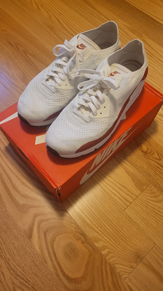 Nike Air Max 90 Ultra Flyknit Sneakers