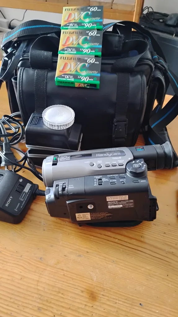 Sony Handycam CCD-TR86 Video Camera Recorder with Accessories image indicator(4)