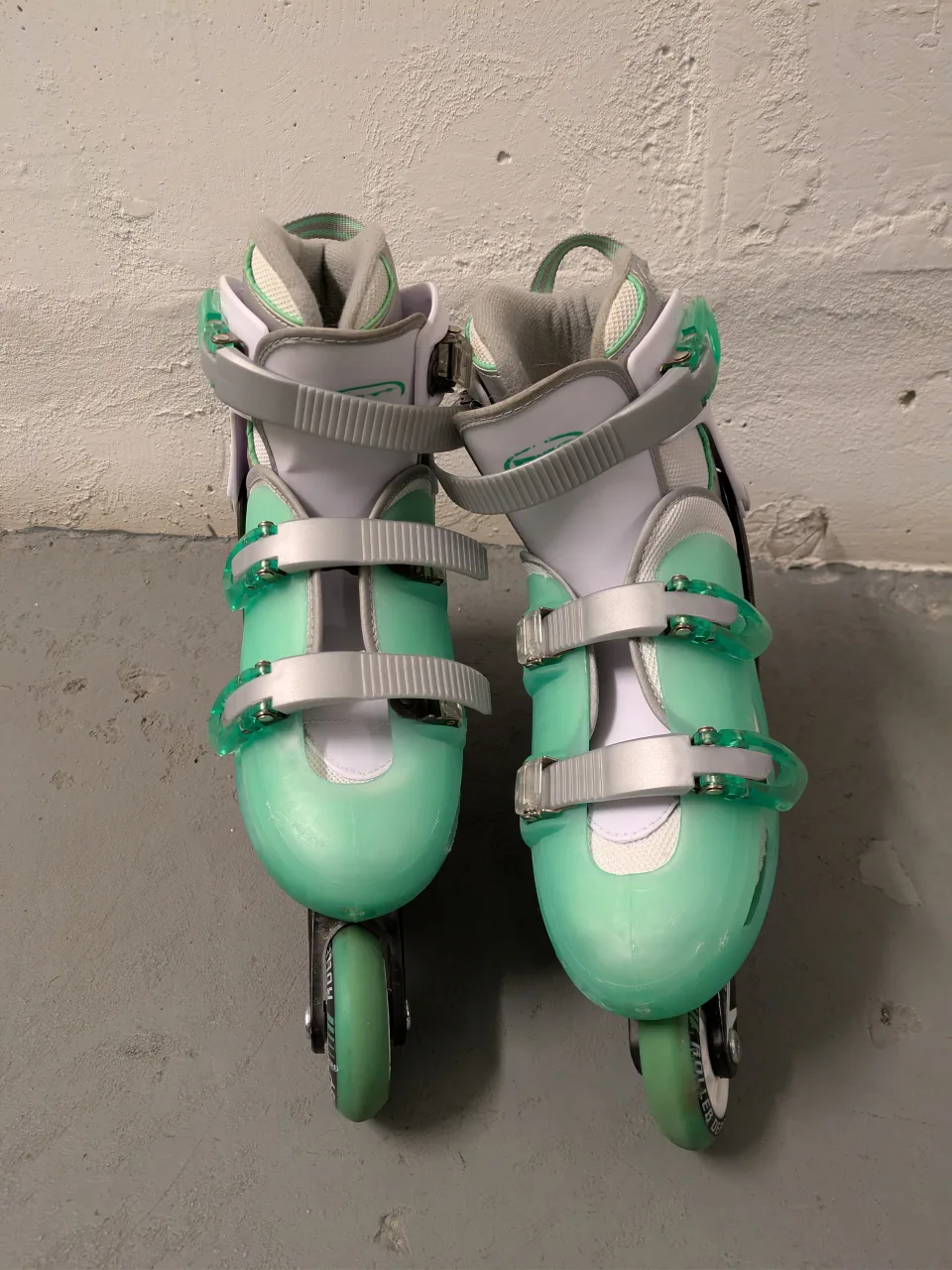 Rollerblades - Women's Size 6-9 ✨ MOVING SALE ✨ image indicator(2)