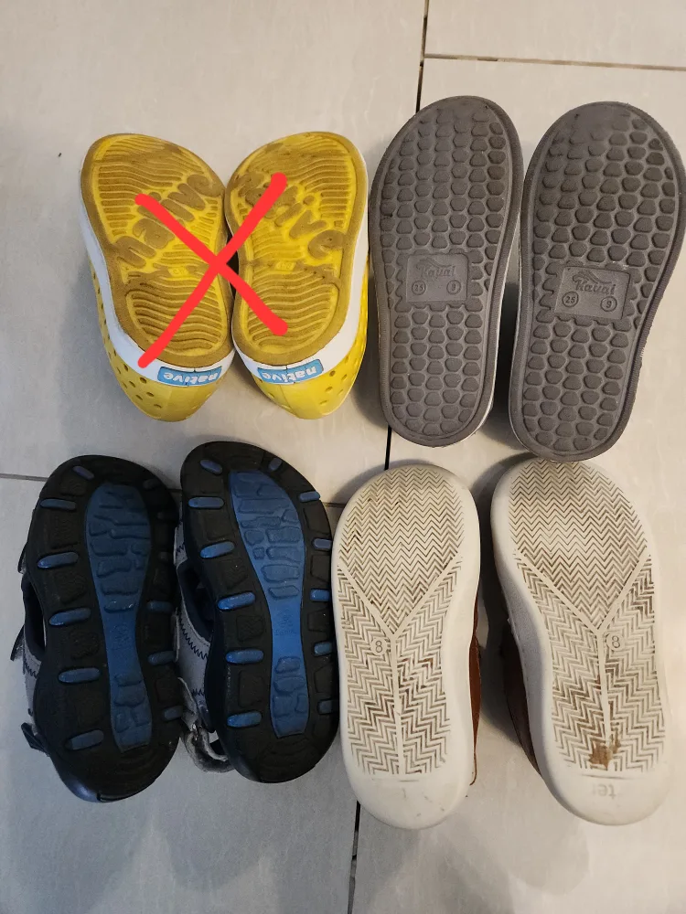 3 pairs of toddler shoes (2-3 years old) image indicator(2)