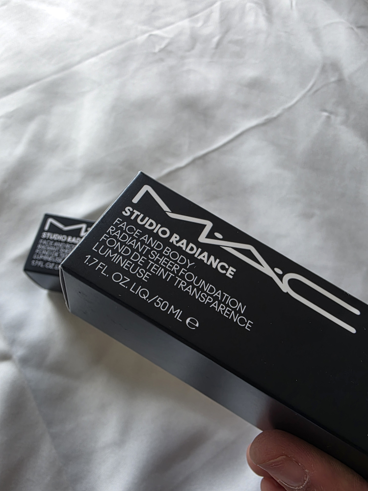 MAC Studio Radiance Face and Body Sheer Foundation (2x 50ml) - photo 2