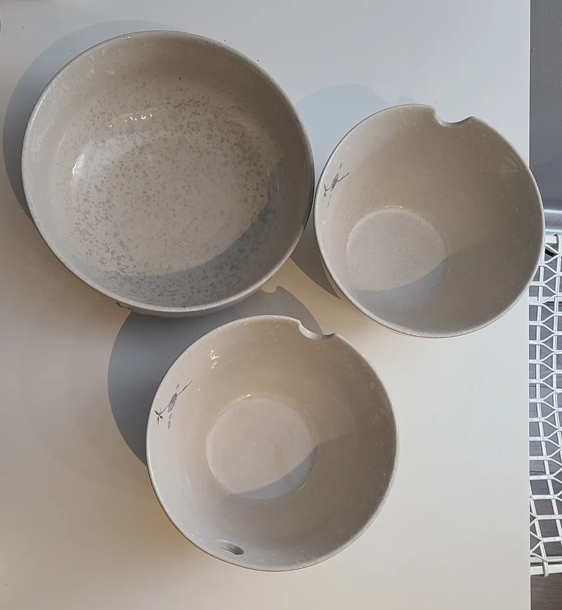 Set of three noodle ceramic bowls image indicator(2)