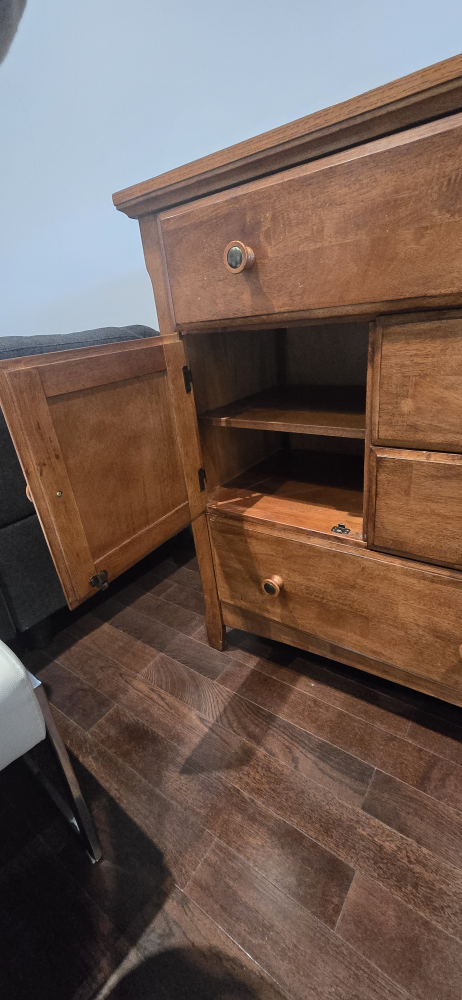 Wooden dresser with mirror - photo 3