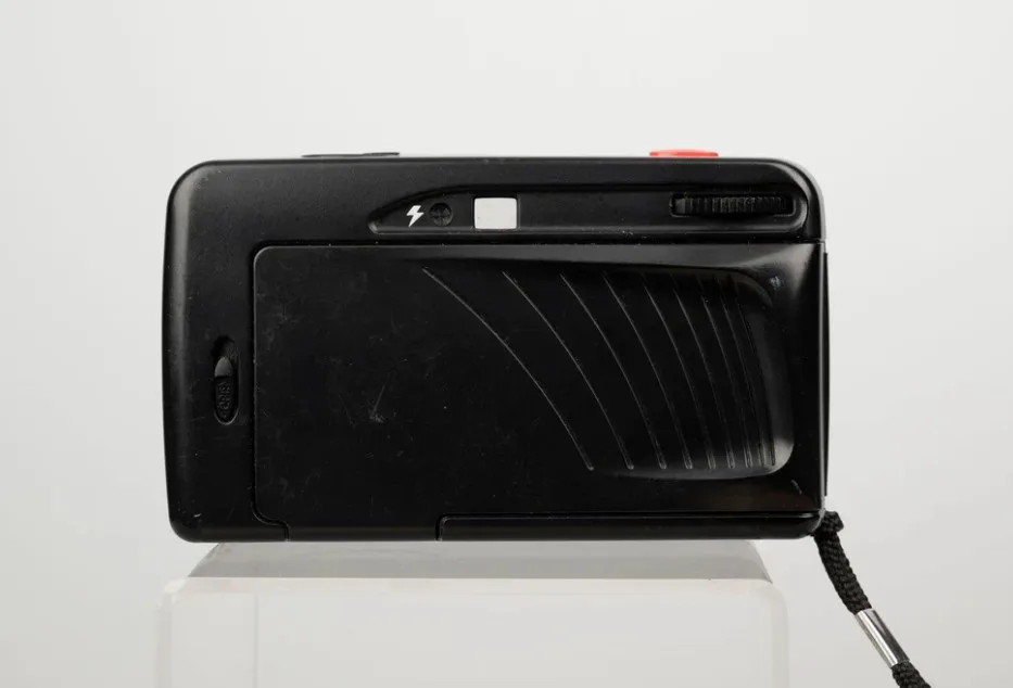 Blacks Easy Load 135, Vintage Film Camera with Case 🧡 image indicator(2)