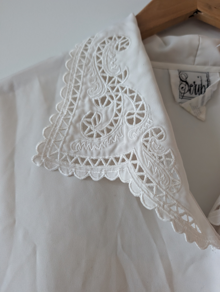 Vintage Blouse with Eyelet Collar - photo 2