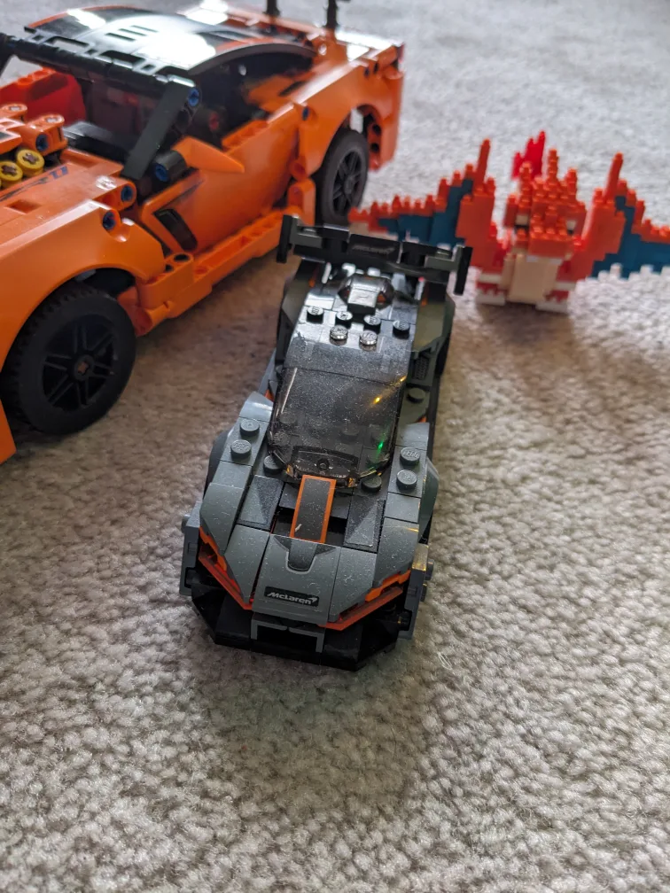 Assembled Lego and more image indicator(5)