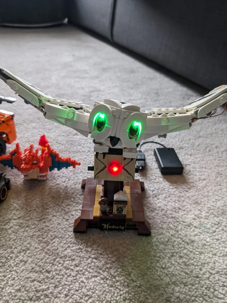 Assembled Lego and more image indicator(6)