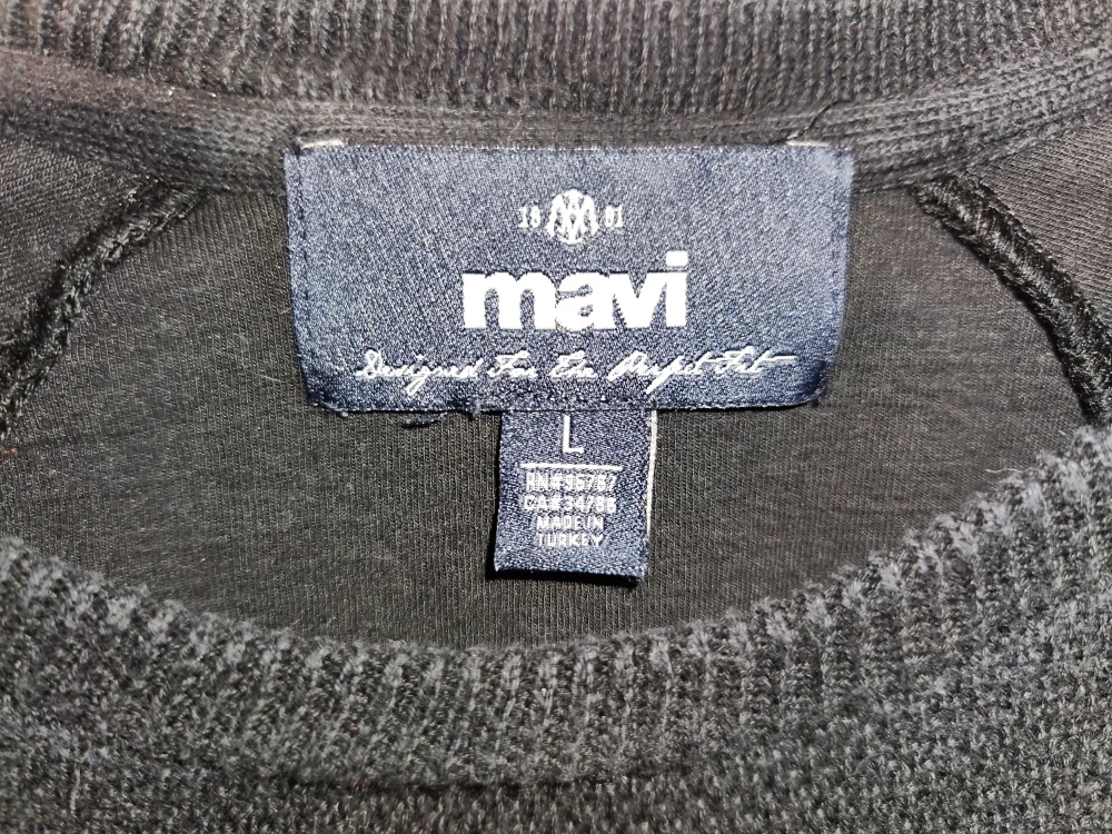 Mavi Sweater (Large/Medium) #freecycle image indicator(4)