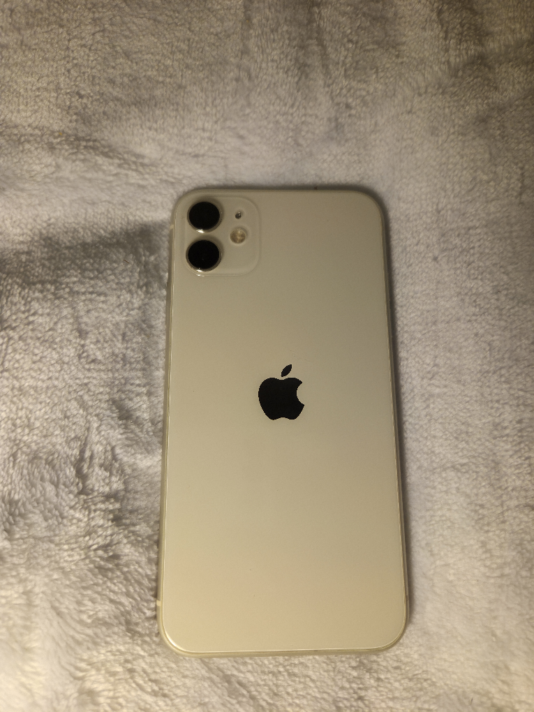 iPhone 11 - White - Excellent Condition - photo 2