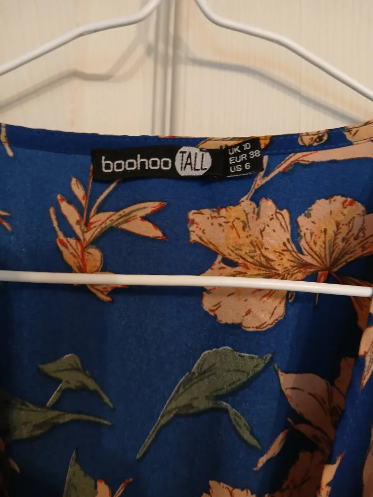 BOOHOO Tall Blue Floral Wrap Dress Size 6 image indicator(8)