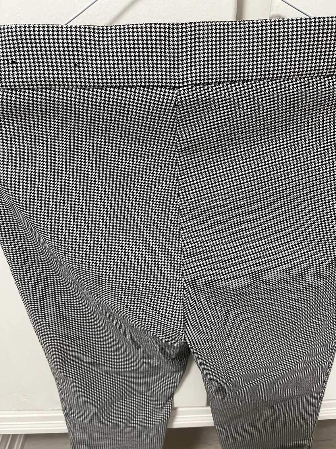 Château Women's Size 8 Black and White Houndstooth Pants image indicator(5)