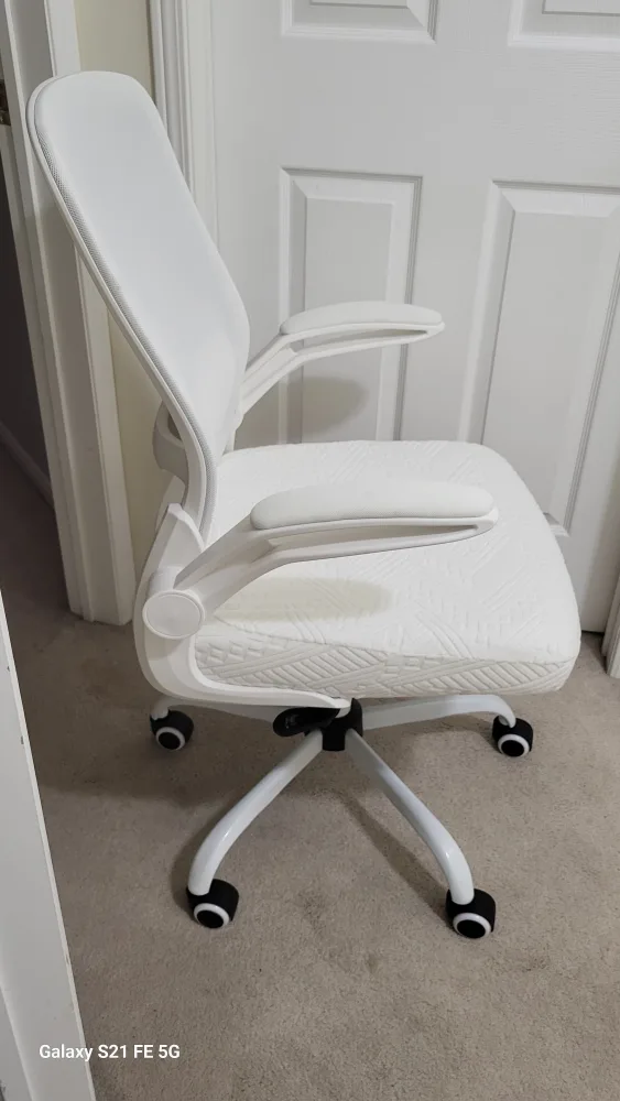 White Mesh Office Chair with Cushioned Seat image indicator(2)