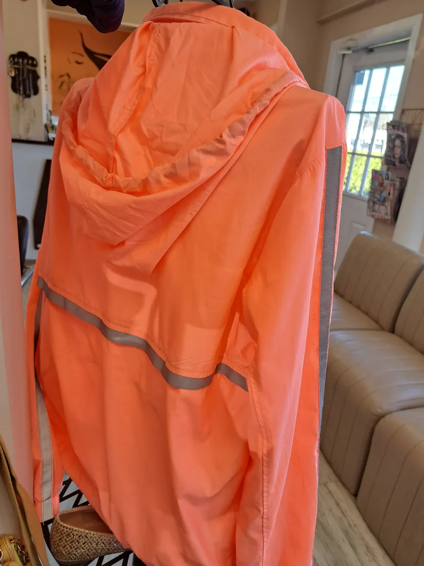 Orange windbreaker image indicator(2)