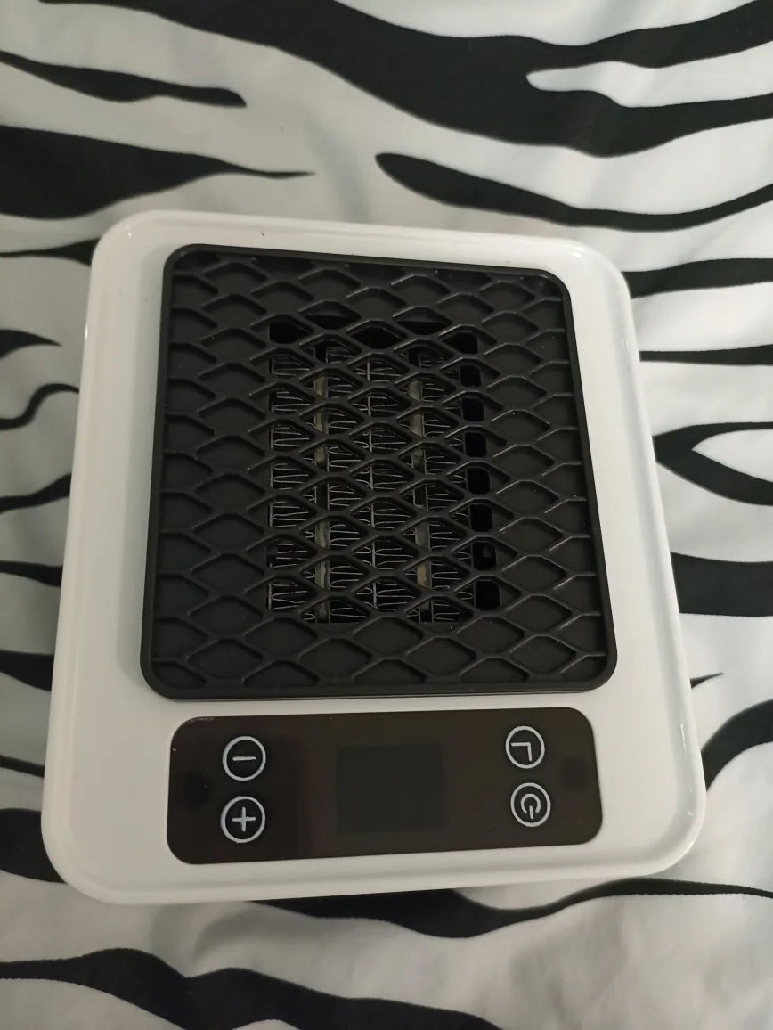 Brand New A wall-mounted electric heater with remote image indicator(2)